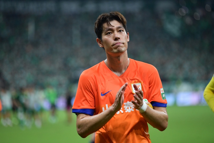 德转显示泰山球员毕津浩已加盟大连英博,方式为自由转会