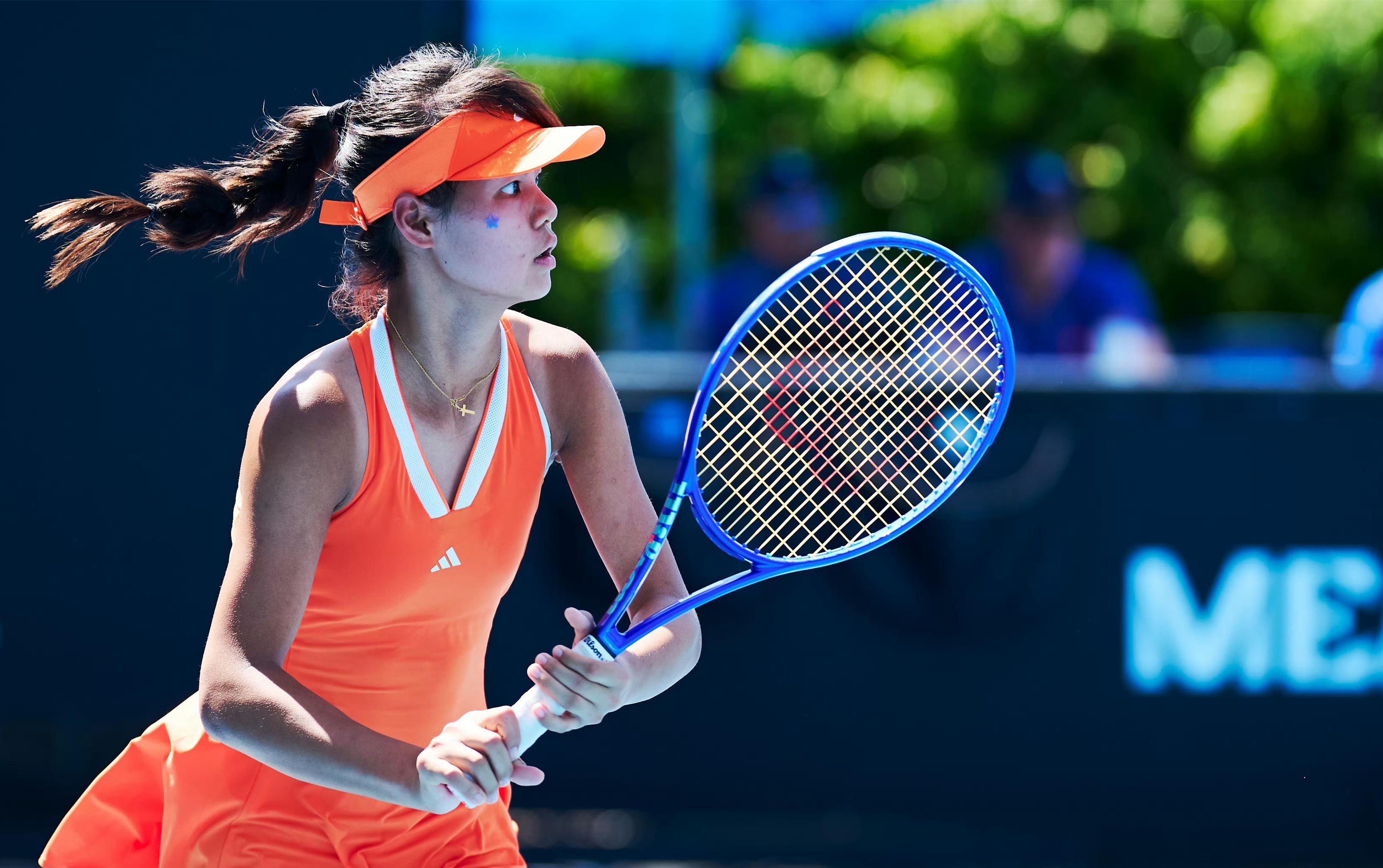 华体会官方网站-2-0进四强!中国女网15岁天才新星闪耀成人赛:追赶郑钦文王欣瑜